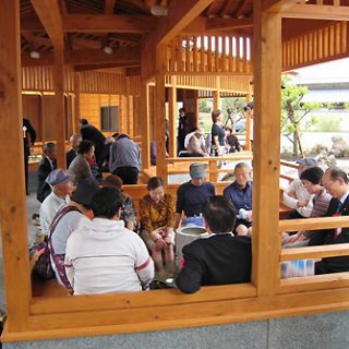新潟 月岡温泉に初の足湯オープン