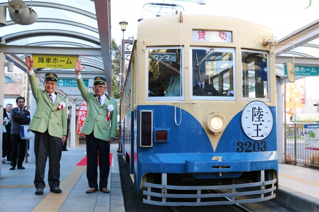 豊橋市 ラッピング路面電車 陸王号 を5月6日まで運行